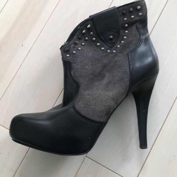 Fergie Women's Studded Riveted Stiletto Ankle Boots Black & Gray Size 6.5 M - Picture 1 of 7